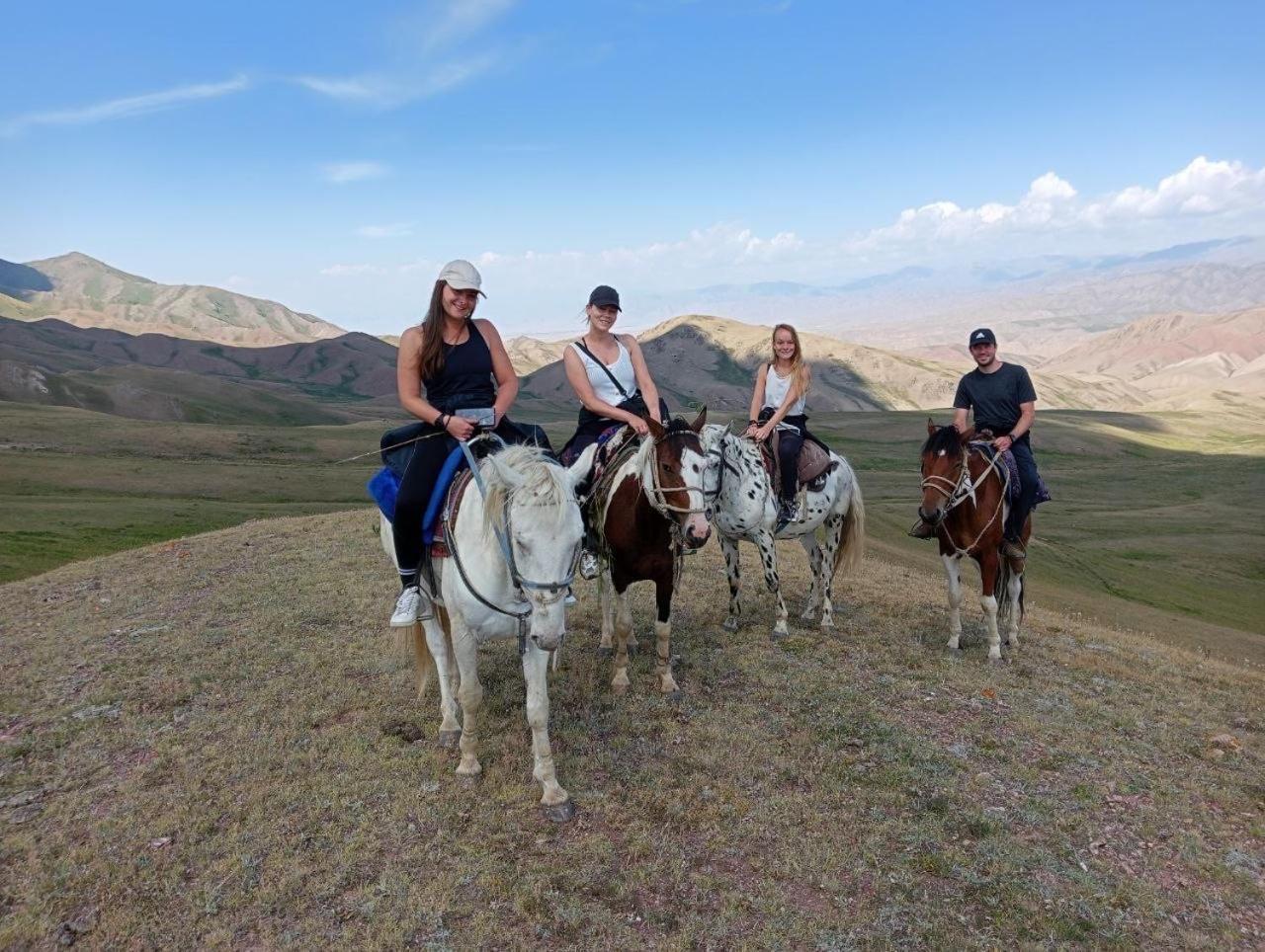فندق Yurt Camp Azamat At Song Kol Lake Bagysh المظهر الخارجي الصورة
